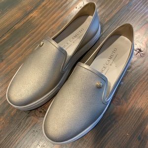 Vince Camuto gold slides